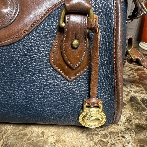 Vintage Dooney & Bourke A6 All Weather Medium Blue Purse
SIZE: M - Picture 3 of 10